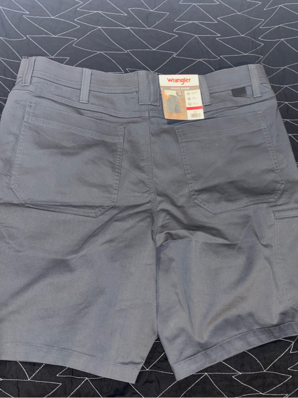 NWT Wrangler Men's Dark Gray Cargo utility Shorts 34